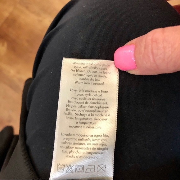 Wilson black skort  with slits on the sides.  Size Small - Picture 9 of 9